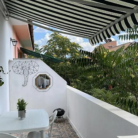 Daire Art Atelier Geri With A Terrace, Free Parking & Wi-fi Yukarı Cuma